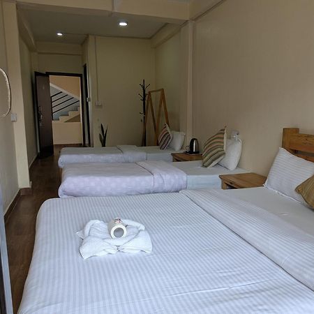 Santoshi Guest House, Pokhara Extérieur photo